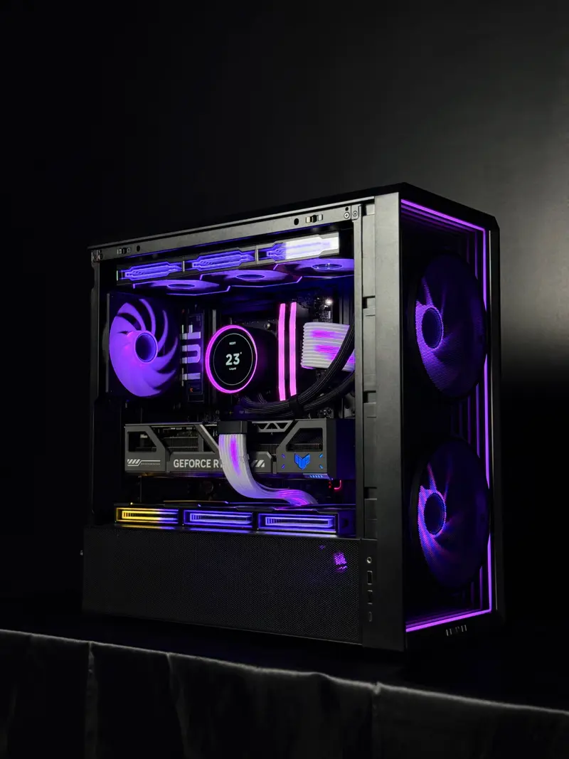PC preto em gabinete Lian Li montado pela SuperFast