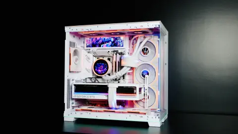 PC branco em gabinete Lian Li O11D EVO montado pela SuperFast